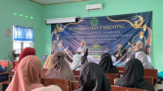 MTs Muhammadiyah Gedongtengen Gelar Pengajian dan Parenting Orang Tua Bersama Ustadz Kurnia Pramujiharso, S.Sos.I